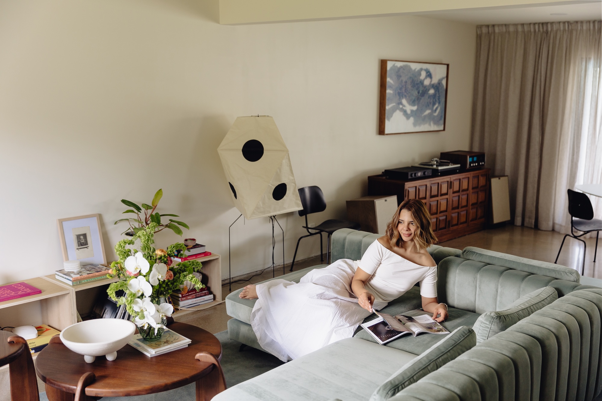 Modern interiors, Noguchi lamp